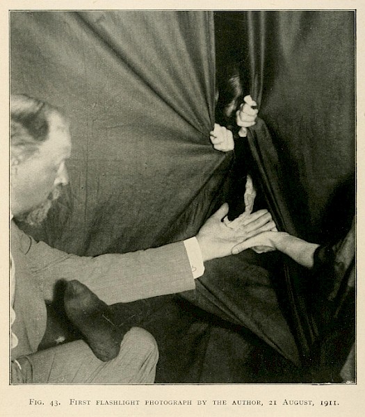 Eva Carrière, medium